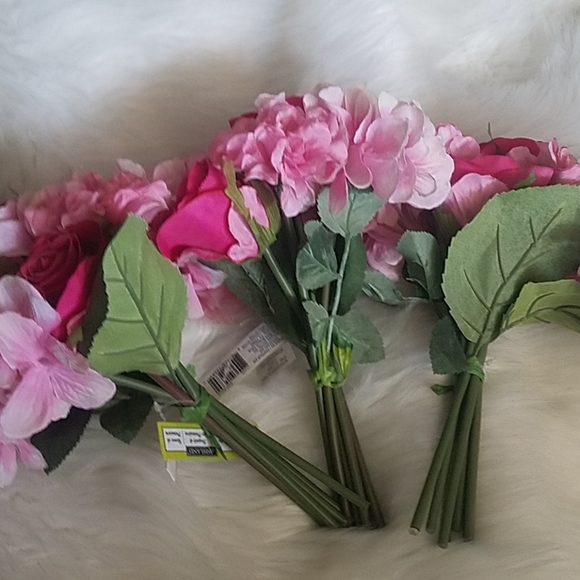 N) Flowers - Picture 2 of 6